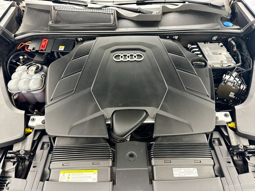 Thumbnail: 2020 Audi Q8 - 28