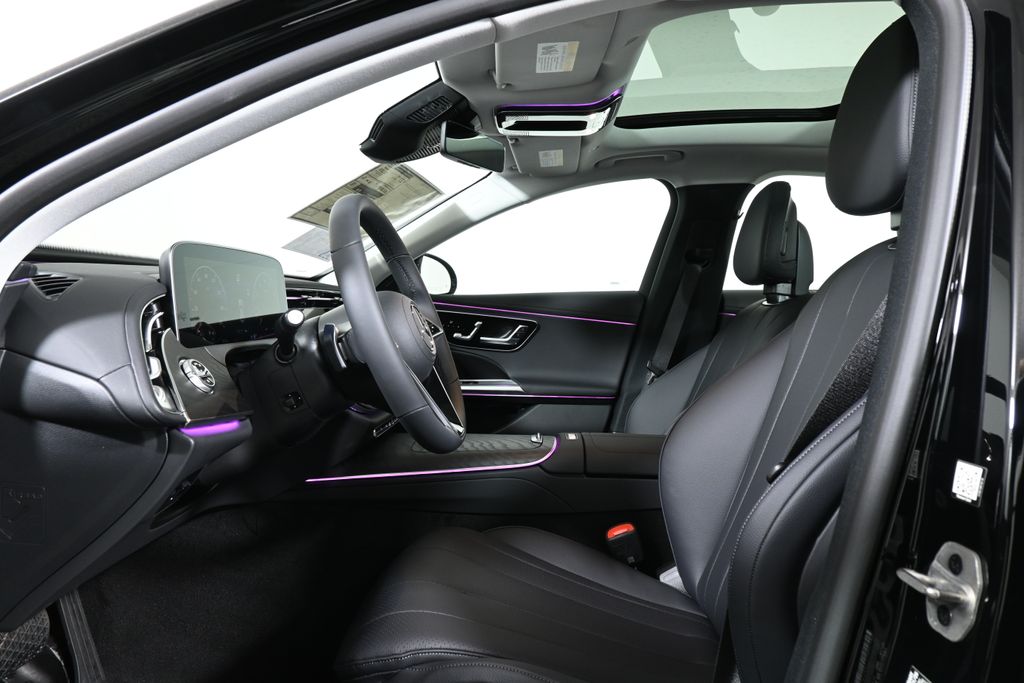 Thumbnail: 2025 Mercedes-Benz E-Class - 3