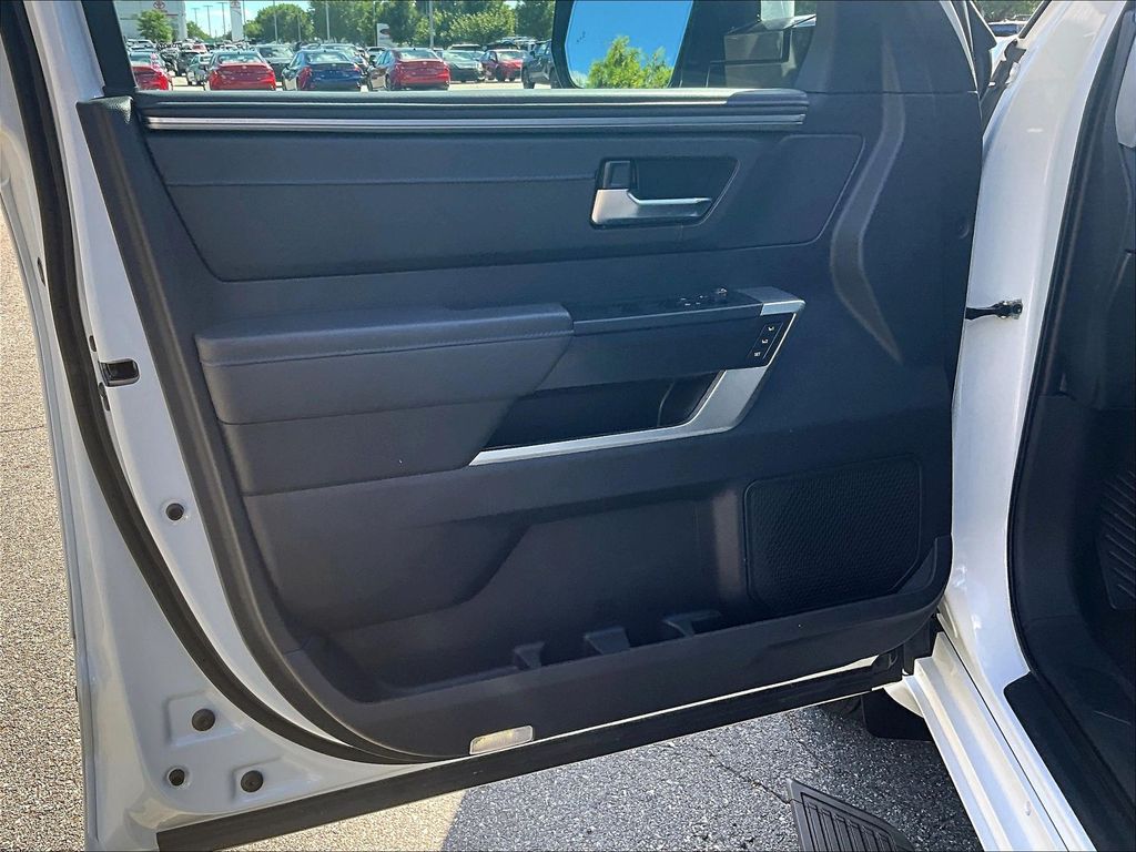 2024 Toyota Sequoia — photo 9