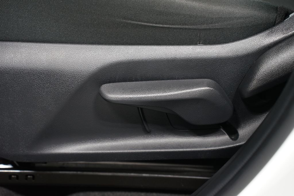 Thumbnail: 2025 Toyota RAV4 - 31