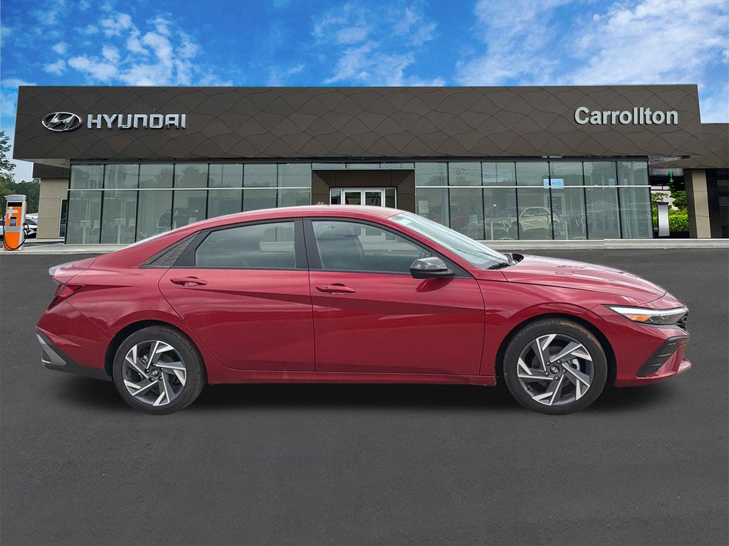 Used 2025 Red Hyundai SEL Sport image 2