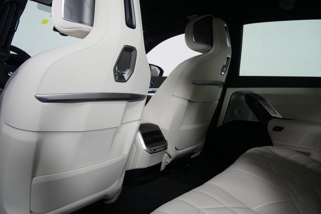 2025 BMW 7 Series 760i xDrive 16