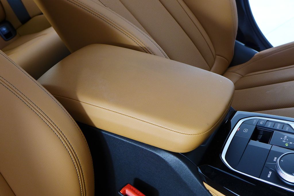 Thumbnail: 2025 BMW X4 - 16