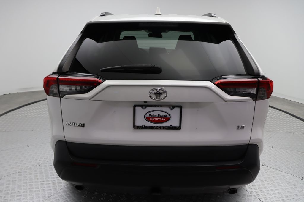 2020 Toyota RAV4 LE 10