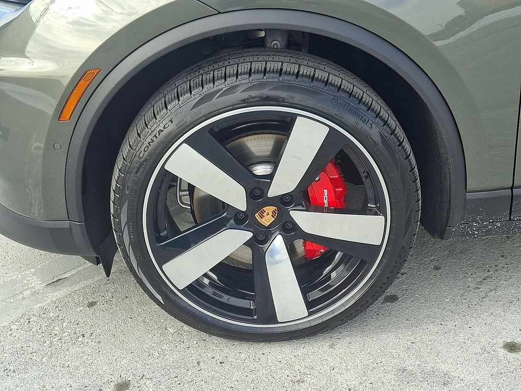 Thumbnail: 2026 Porsche Macan - 10