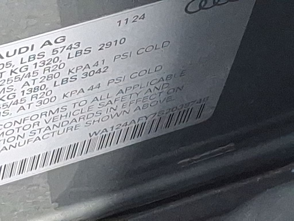 Thumbnail: 2025 Audi SQ5 - 28