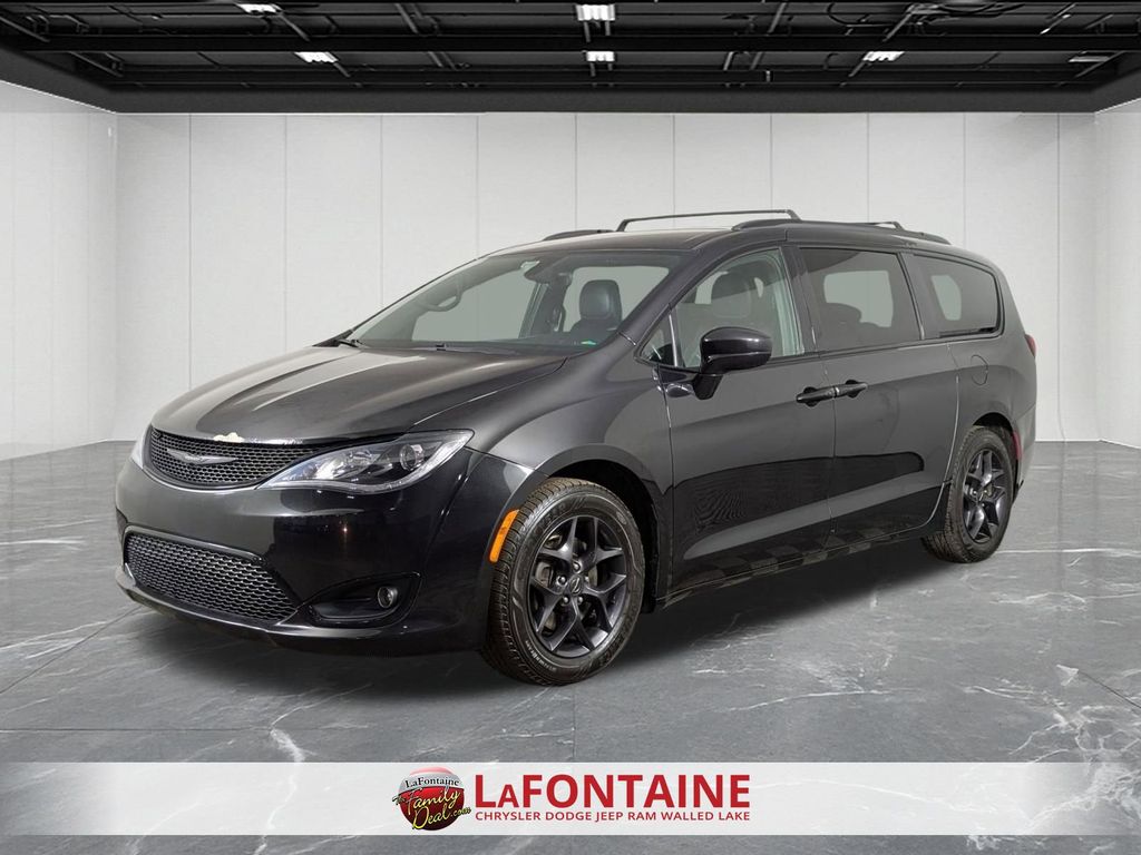 Brilliant Black Crystal Pearlcoat 2018 Chrysler Pacifica Touring L Plus FWD Minivan Front-Wheel Drive 9-Speed Automatic