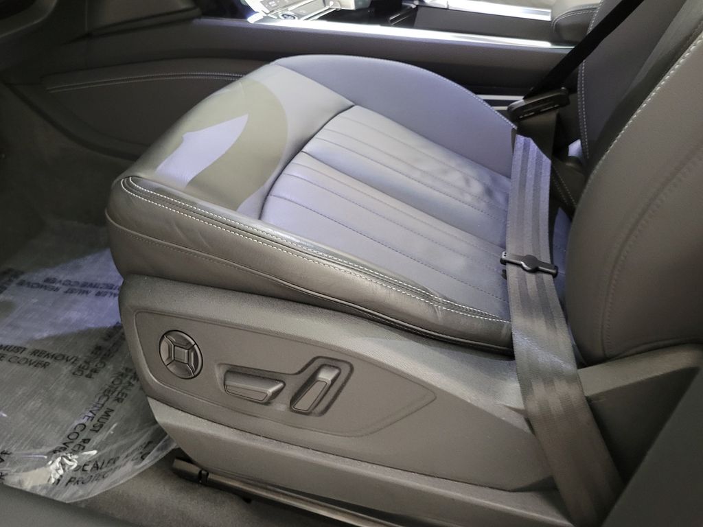 Thumbnail: 2023 Audi e-tron - 26