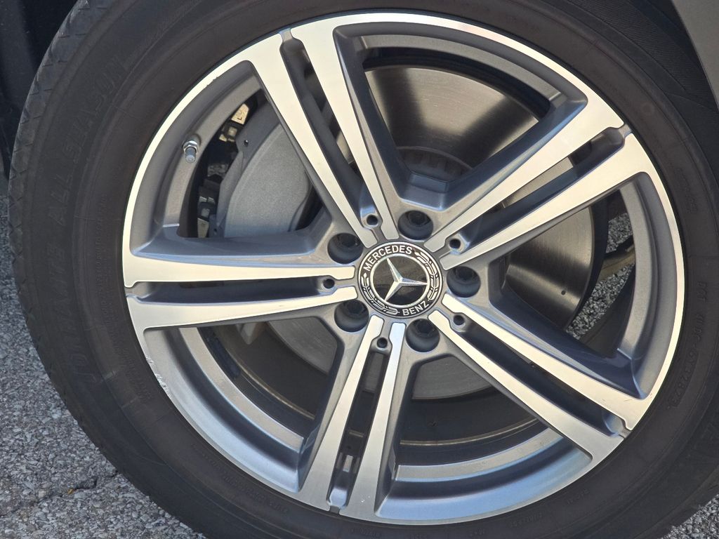 Certified Used 2022 Black Mercedes-Benz GLC 300 image 10