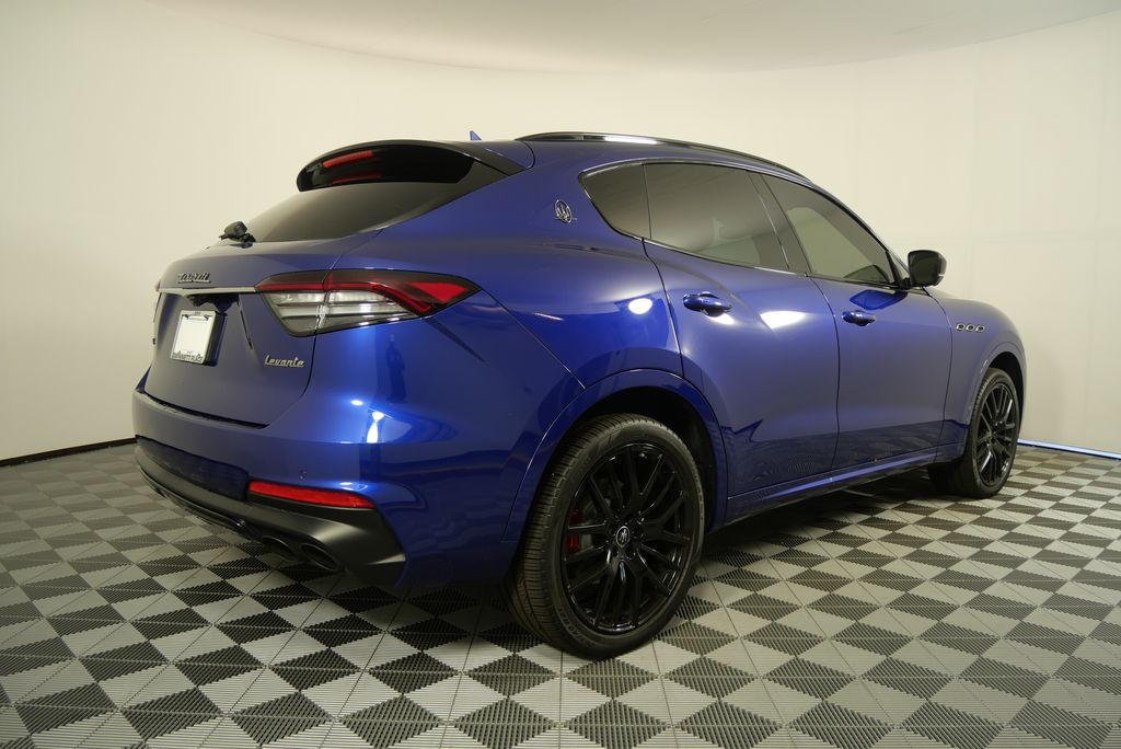 2021 Maserati Levante Base 3
