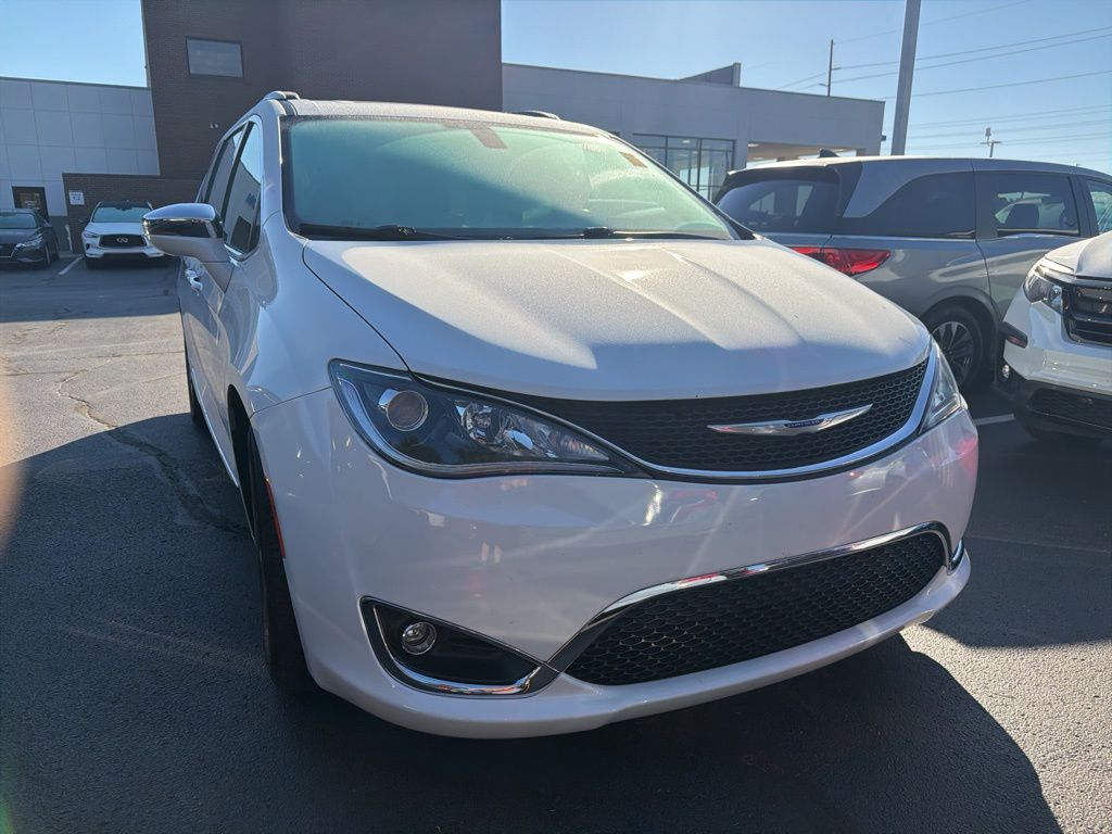 Thumbnail: 2018 Chrysler Pacifica - 5