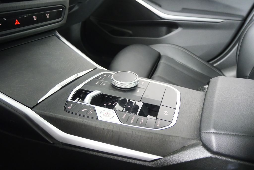 Thumbnail: 2024 BMW 3 Series - 25