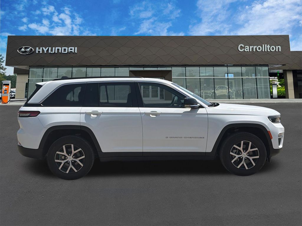 Used 2024 White Jeep Limited image 4