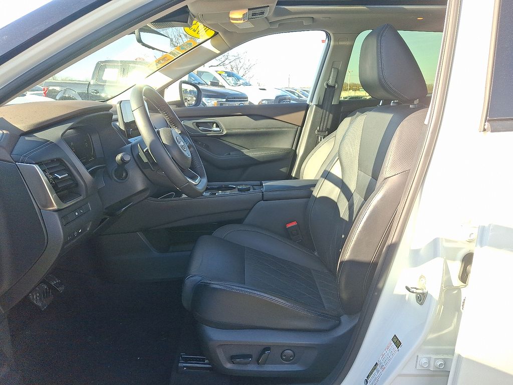 Thumbnail: 2023 Nissan Rogue - 14