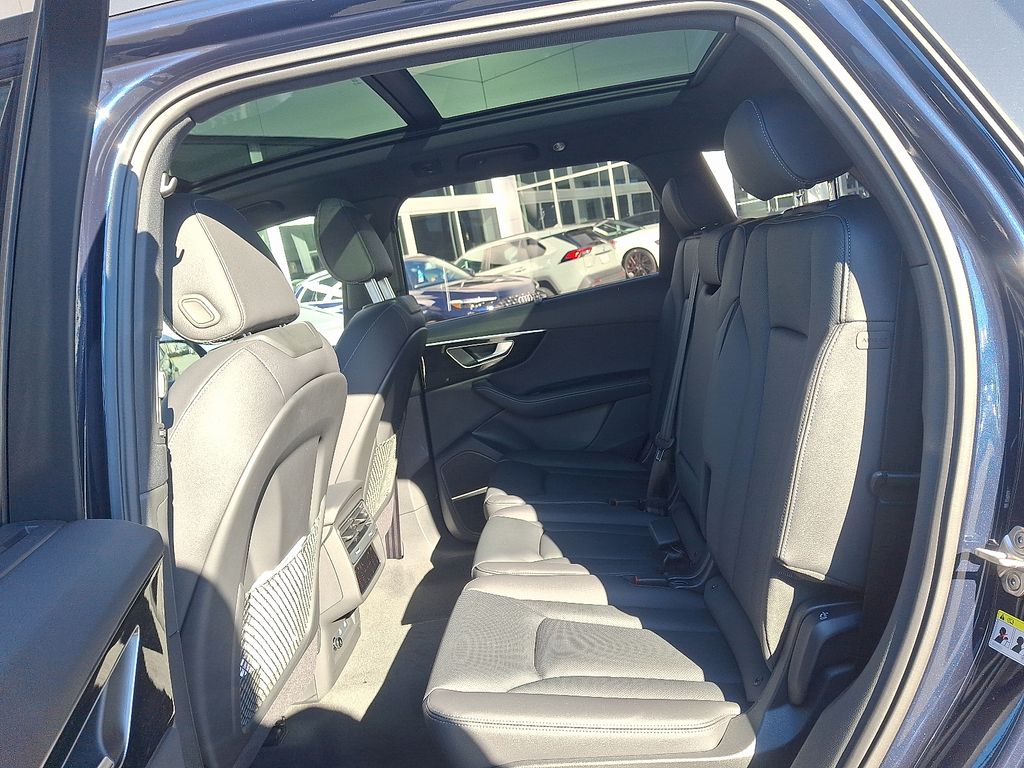 Thumbnail: 2026 Audi Q7 - 7