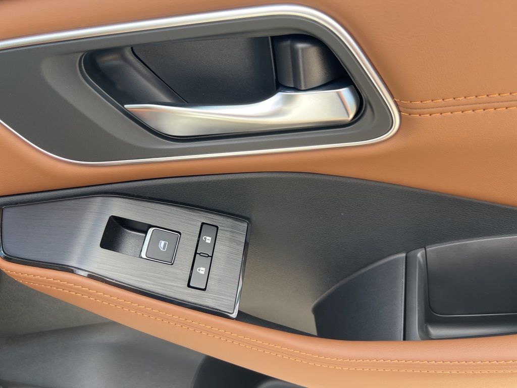 2025 Everest White Pearl Nissan Rogue Platinum FWD SUV