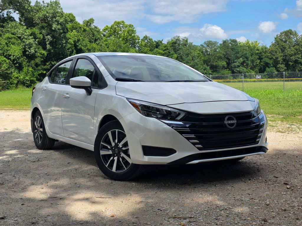 Aspen White Tricoat 2025 Nissan Versa SV FWD Sedan Front-Wheel Drive Continuously Variable Transmission