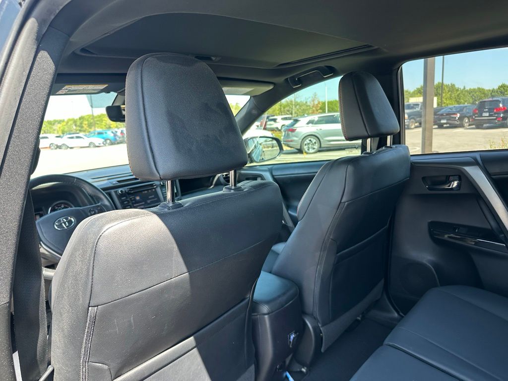 Thumbnail: 2018 Toyota RAV4 - 9