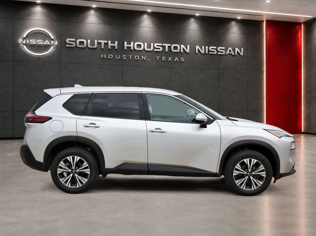 2022 Nissan Rogue SV - 4