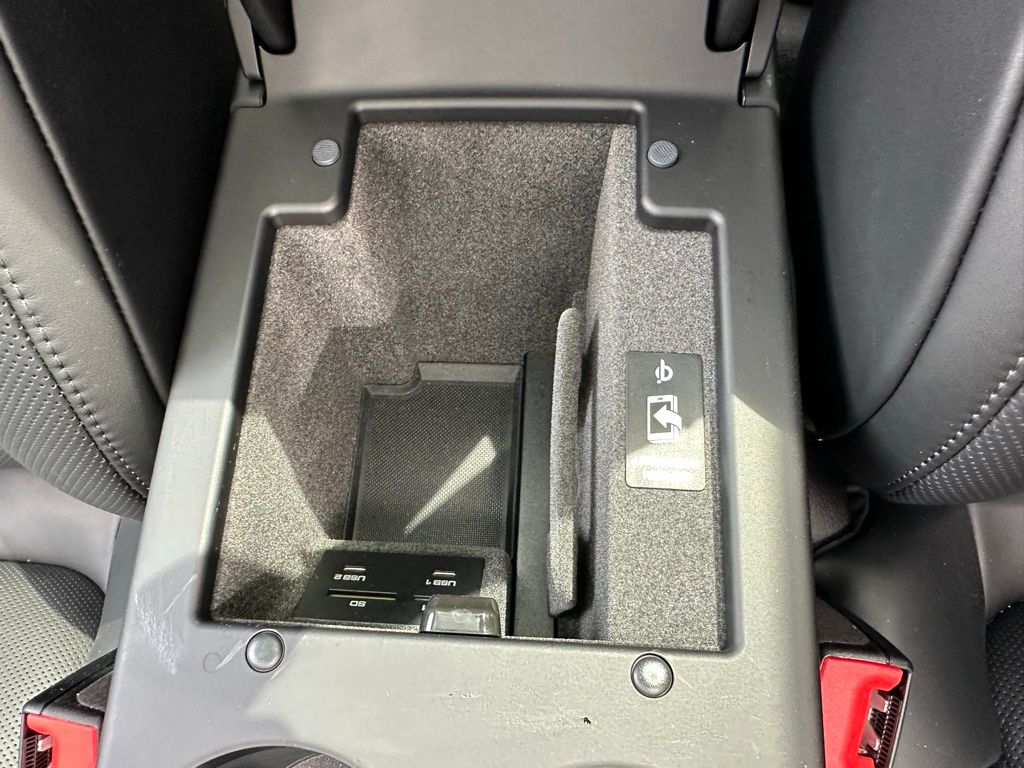 Thumbnail: 2026 Porsche Macan - 29