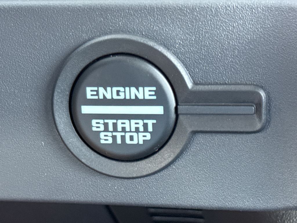 2025 Ford Bronco Base photo 16