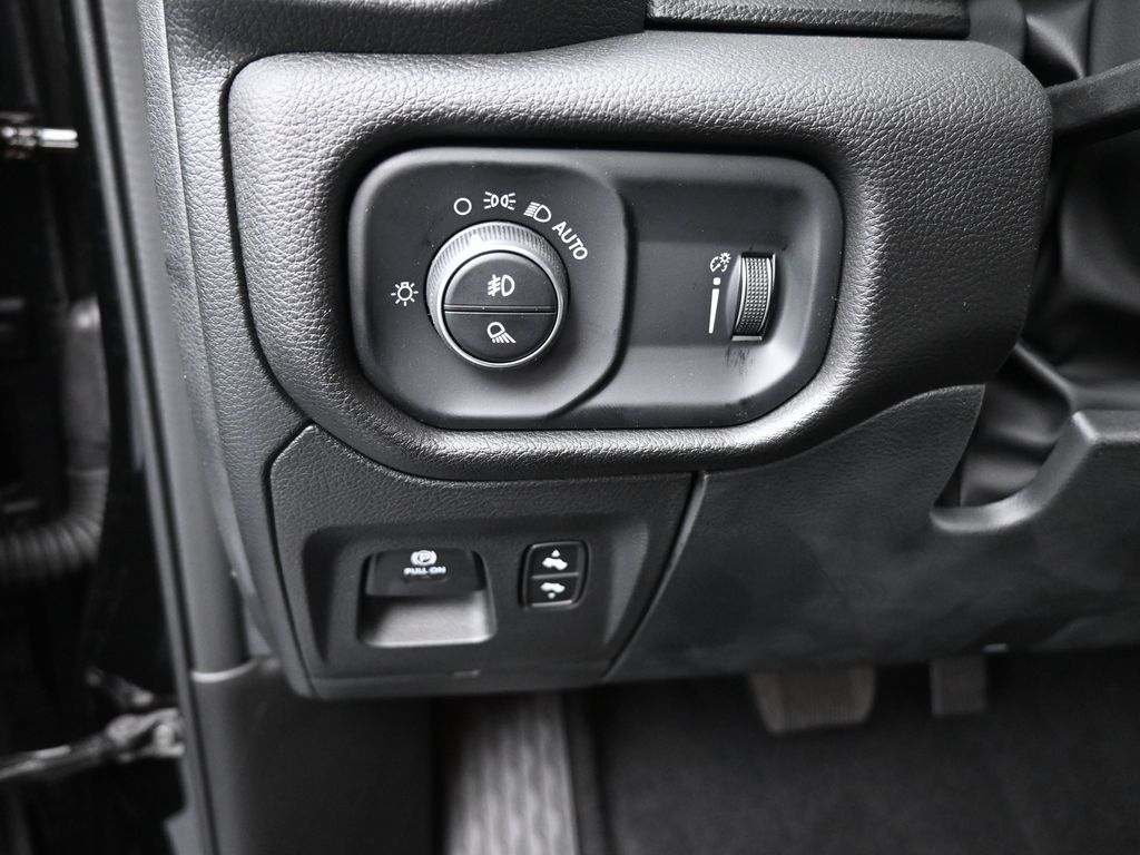 Used 2025 Diamond Black Crystal Pearlcoat Ram Big Horn/Lone Star image 30