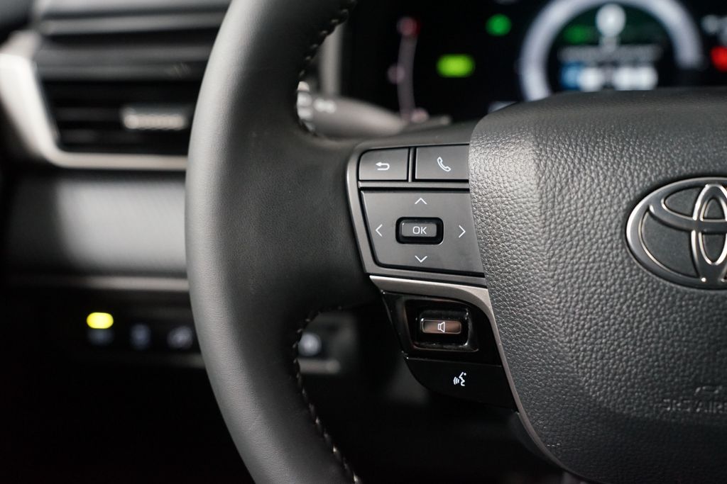 Thumbnail: 2025 Toyota Camry - 14