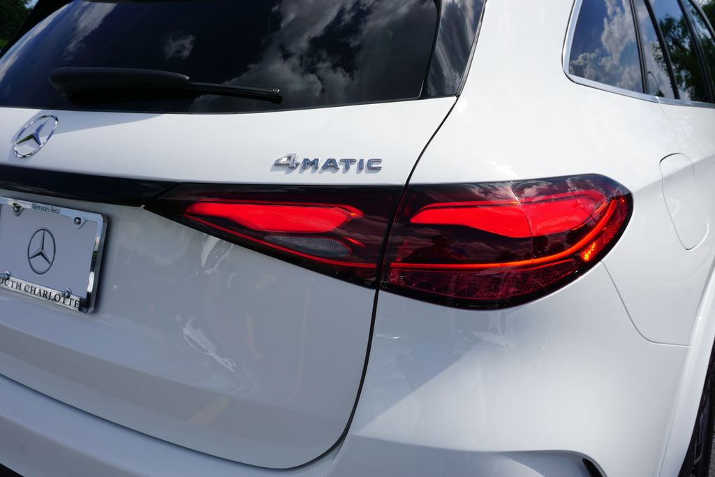 2025 Mercedes-Benz GLC 300 14