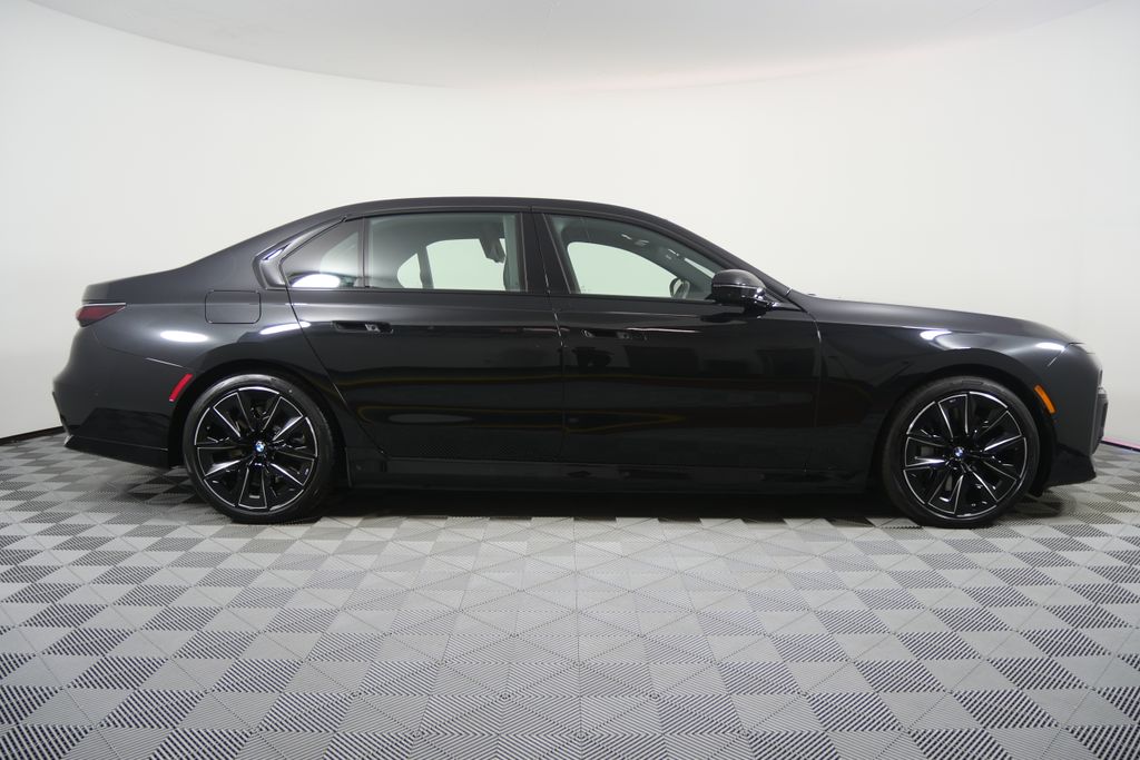 Thumbnail: 2026 BMW 7 Series - 2