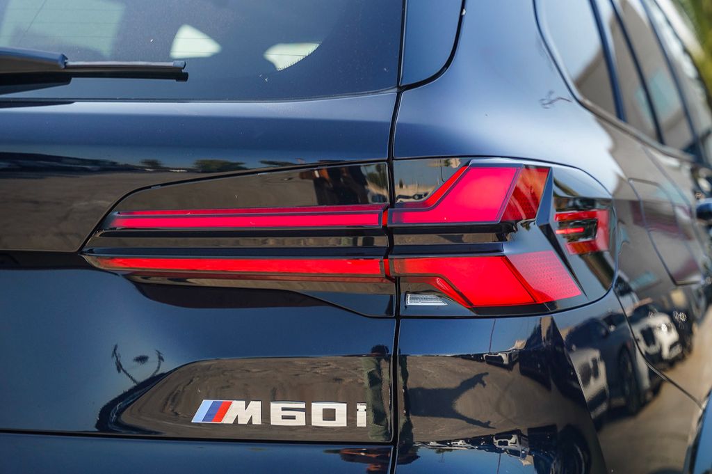 2025 BMW X5 M60i 9