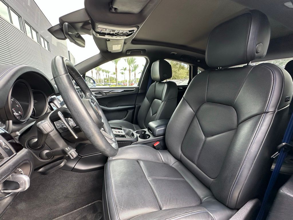 Thumbnail: 2023 Porsche Macan - 5