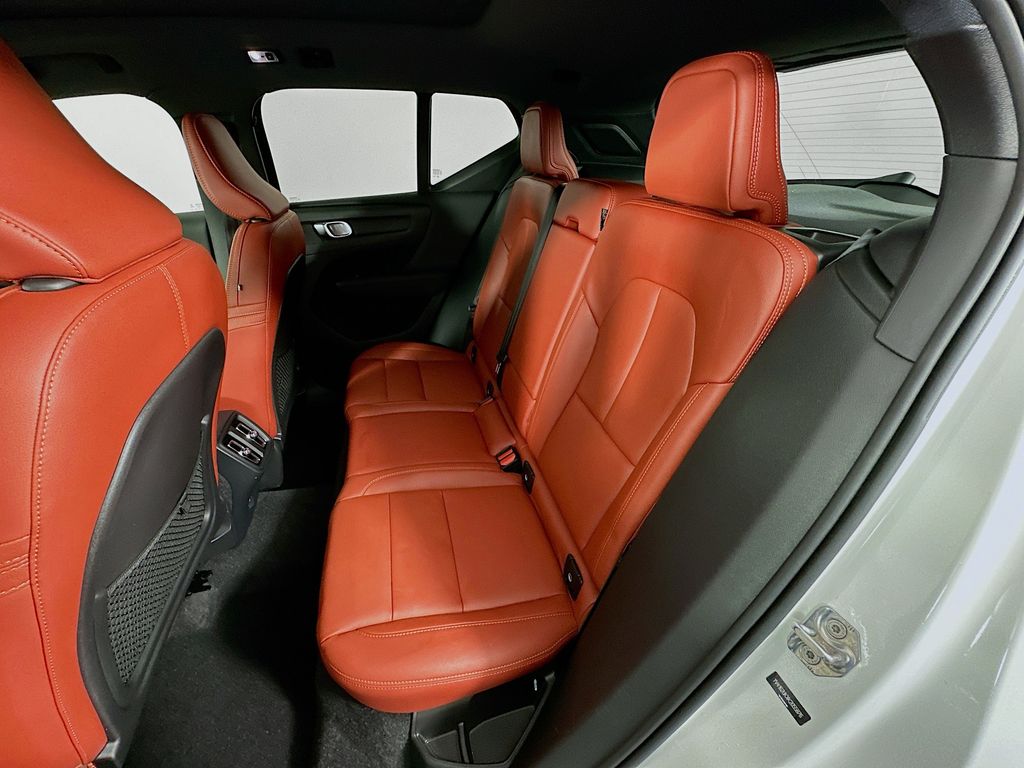 Thumbnail: 2019 Volvo XC40 - 25