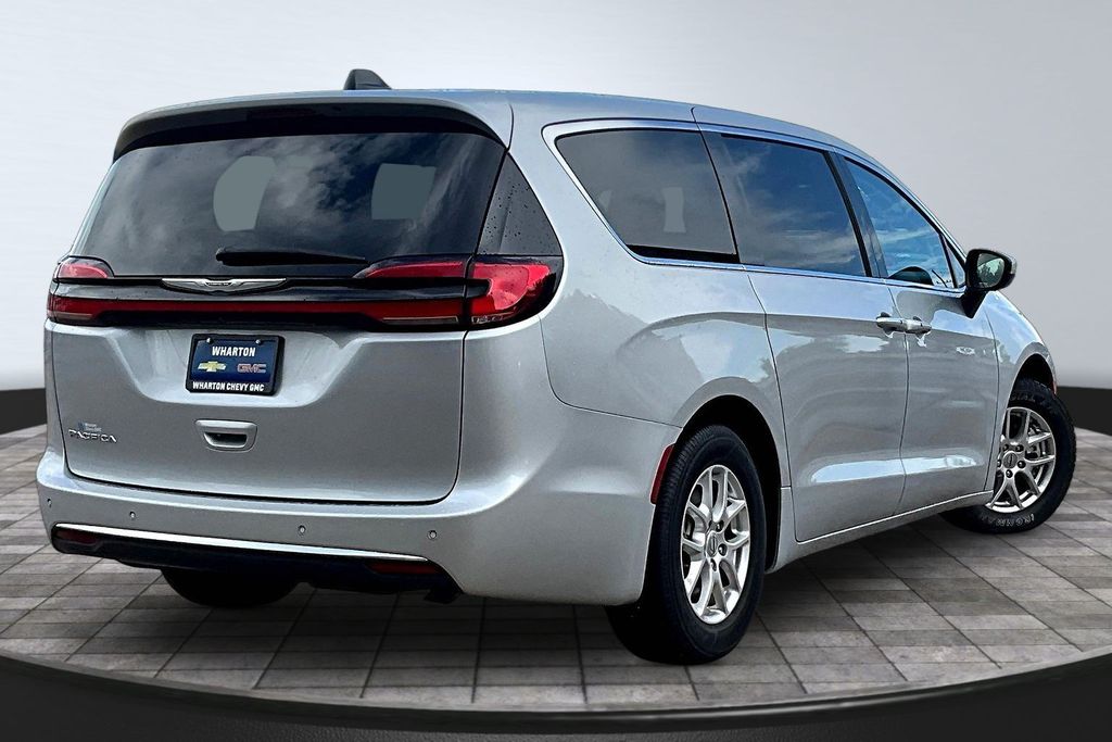 2023 Chrysler Pacifica Touring L - 6