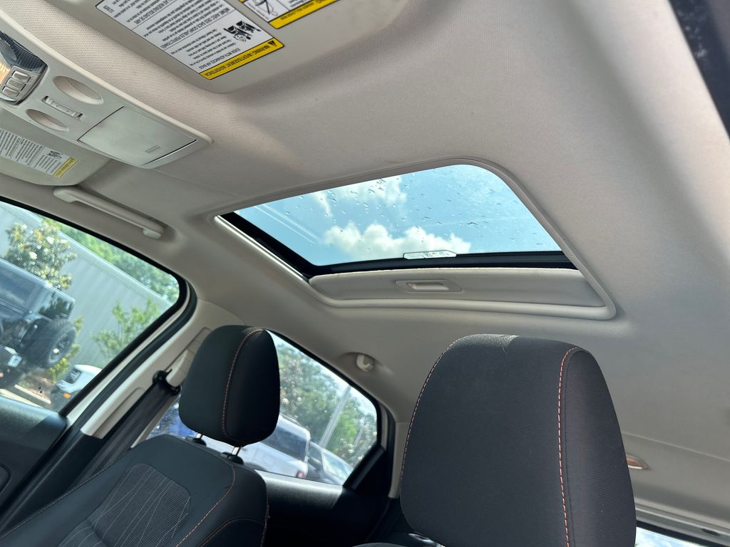 2021 Diamond White Ford EcoSport SE FWD SUV