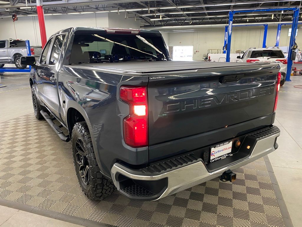 View vehicle photo 5