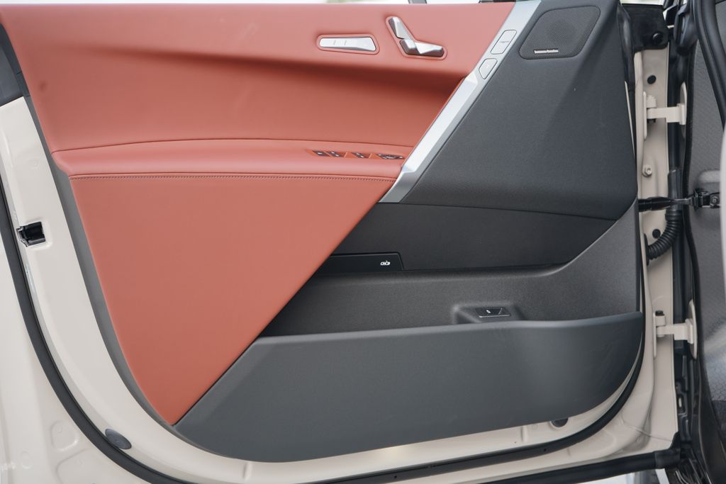 Thumbnail: 2026 BMW iX - 10