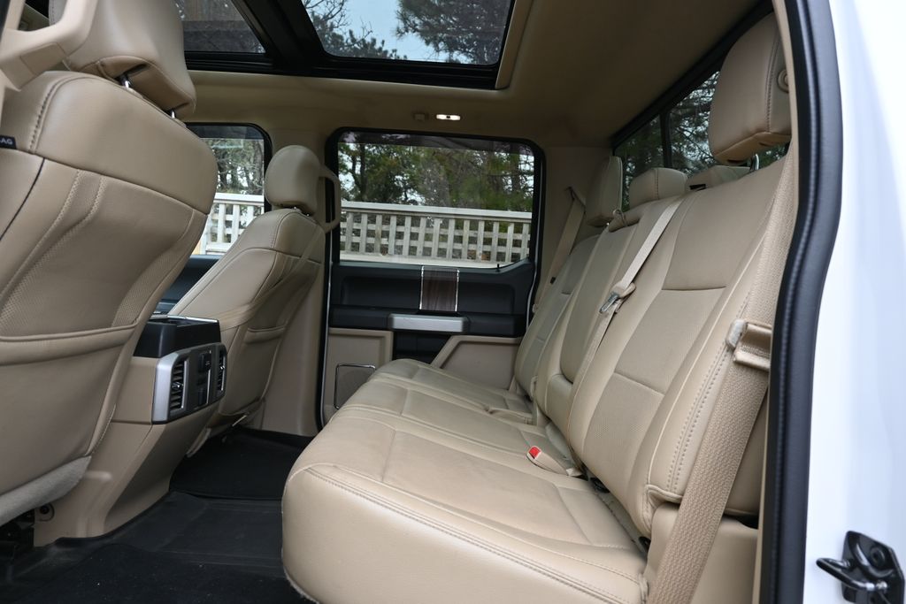 2016 Ford F-150 Lariat 11