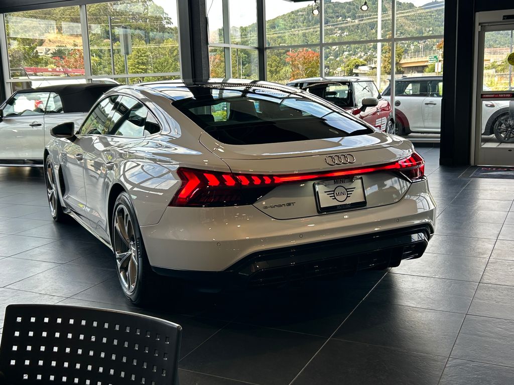 Thumbnail: 2023 Audi e-tron GT - 3