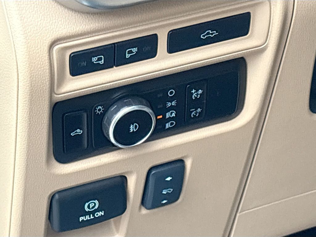 Used 2023 White Ford Lariat image 10