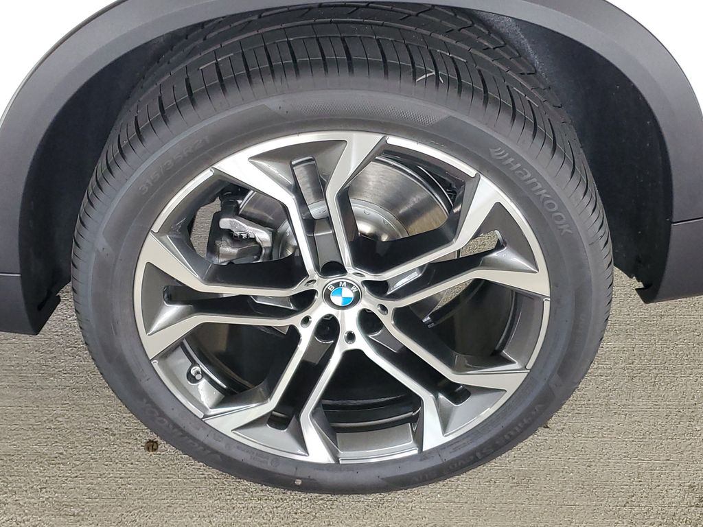 New 2026 White BMW sDrive40i image 5