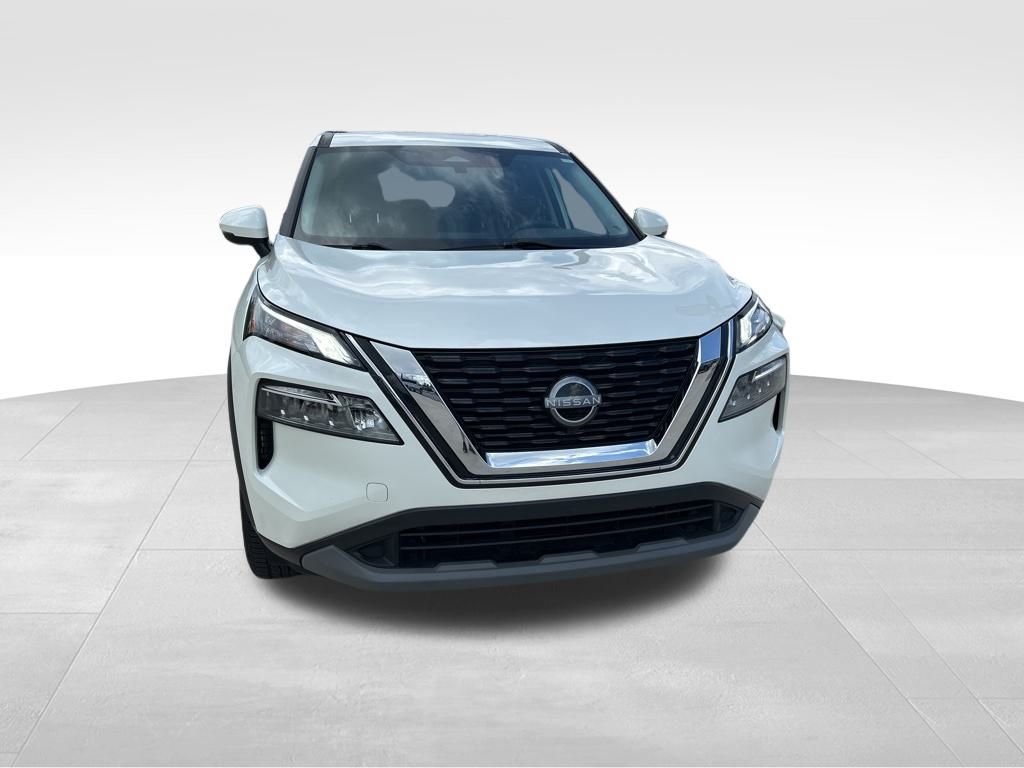 2023 Pearl White Tricoat Nissan Rogue SV FWD SUV