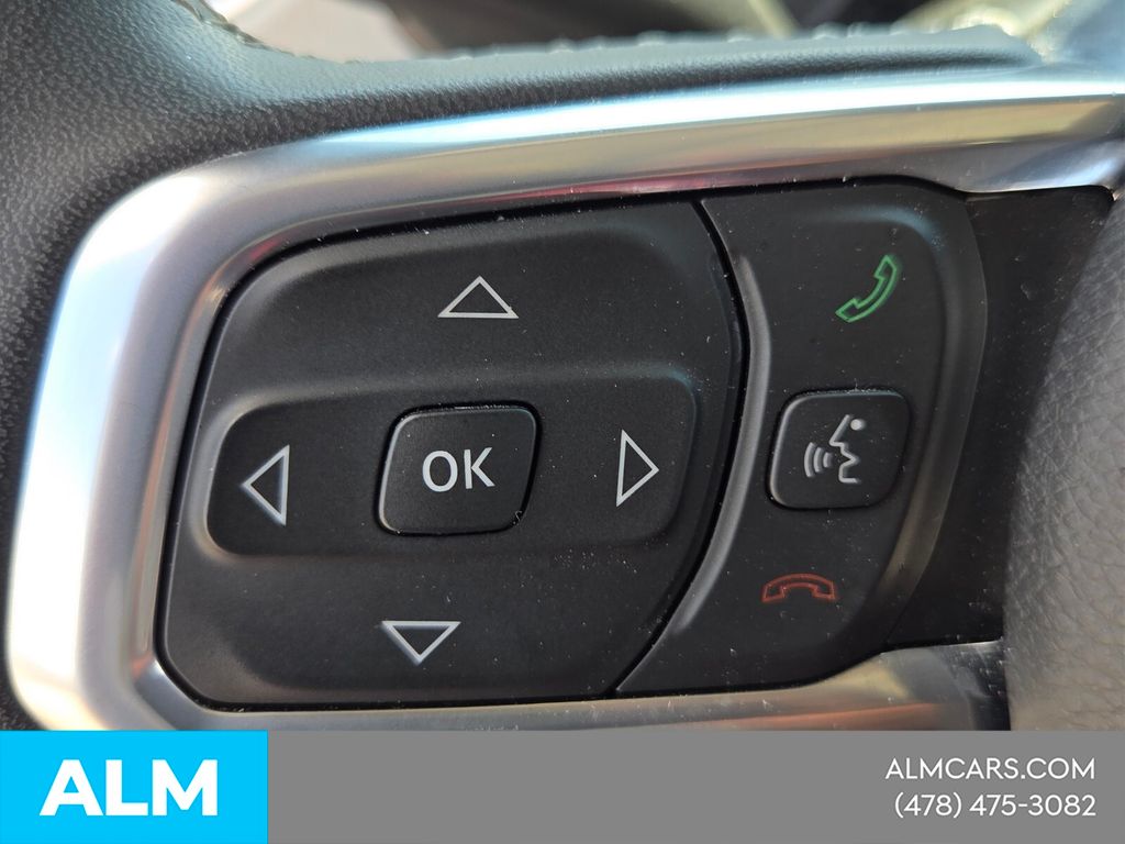 Used 2025 White Jeep Sahara image 24