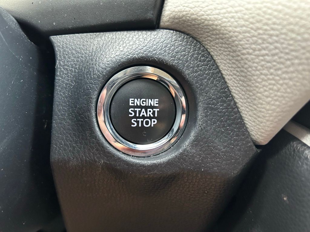 2024 Toyota RAV4 XLE Premium 28