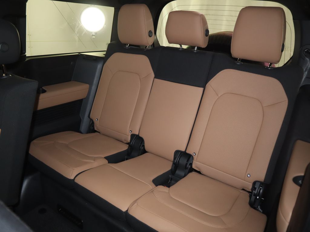 Thumbnail: 2025 Land Rover Defender - 23