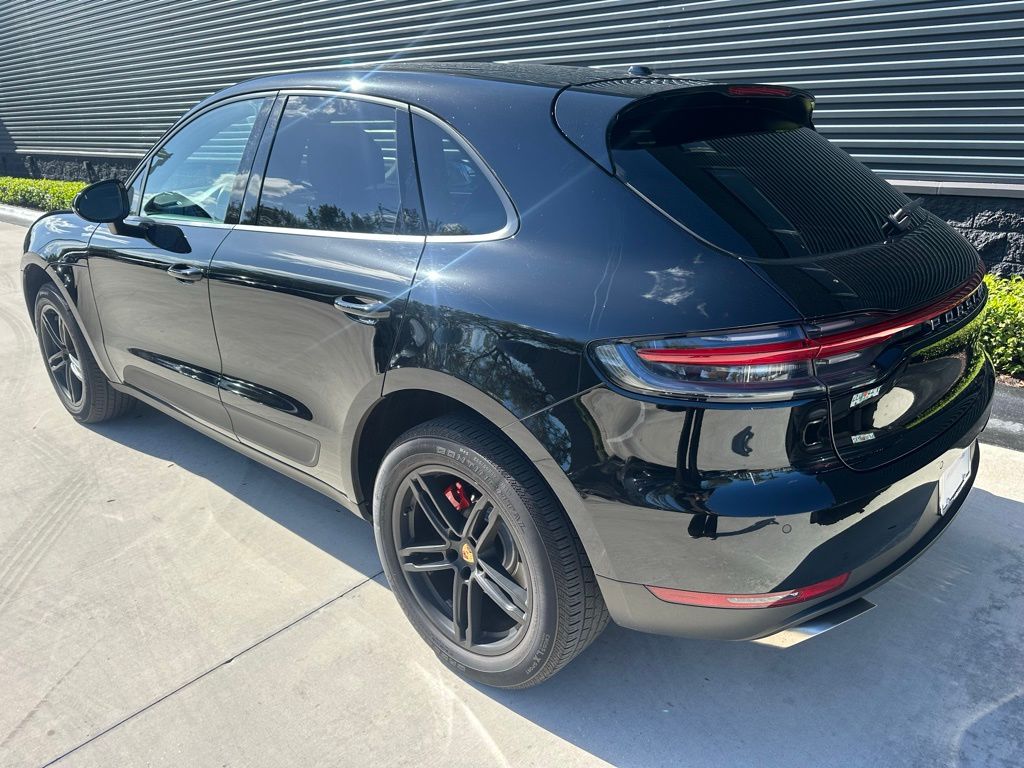Thumbnail: 2021 Porsche Macan - 3