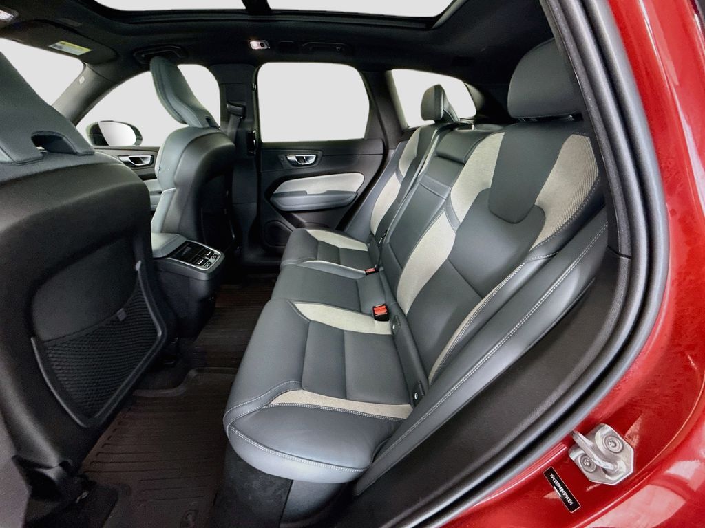 Thumbnail: 2021 Volvo XC60 - 21