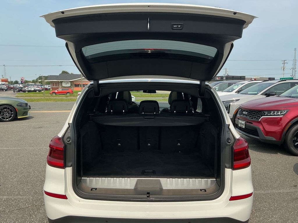 Used 2021 White BMW xDrive30e image 21
