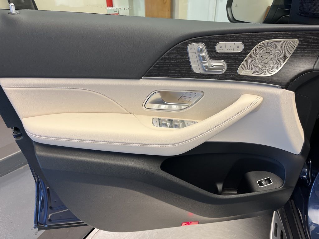 Thumbnail: 2026 Mercedes-Benz GLS - 11