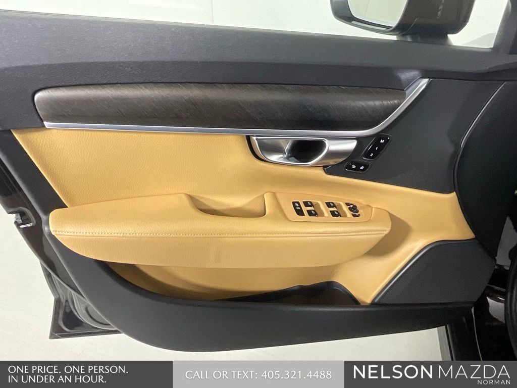 Used 2018 Black Volvo T6 AWD image 17