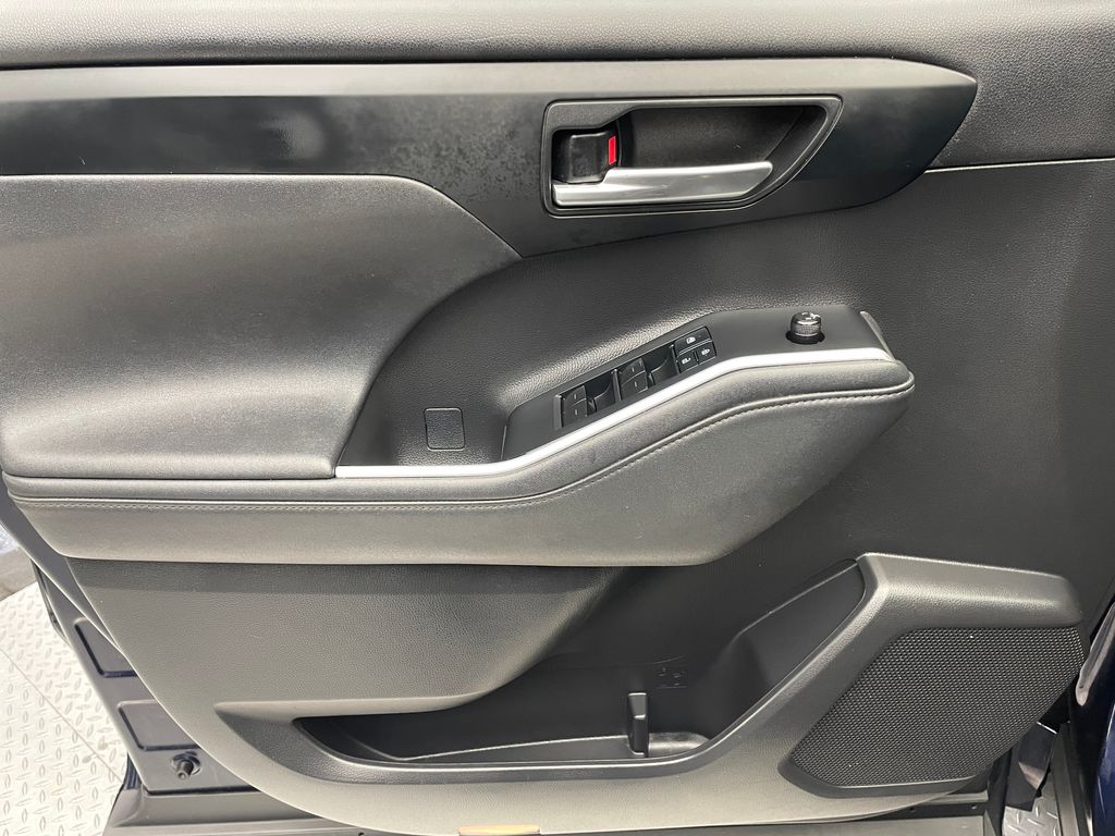 2021 Toyota Highlander XLE 9
